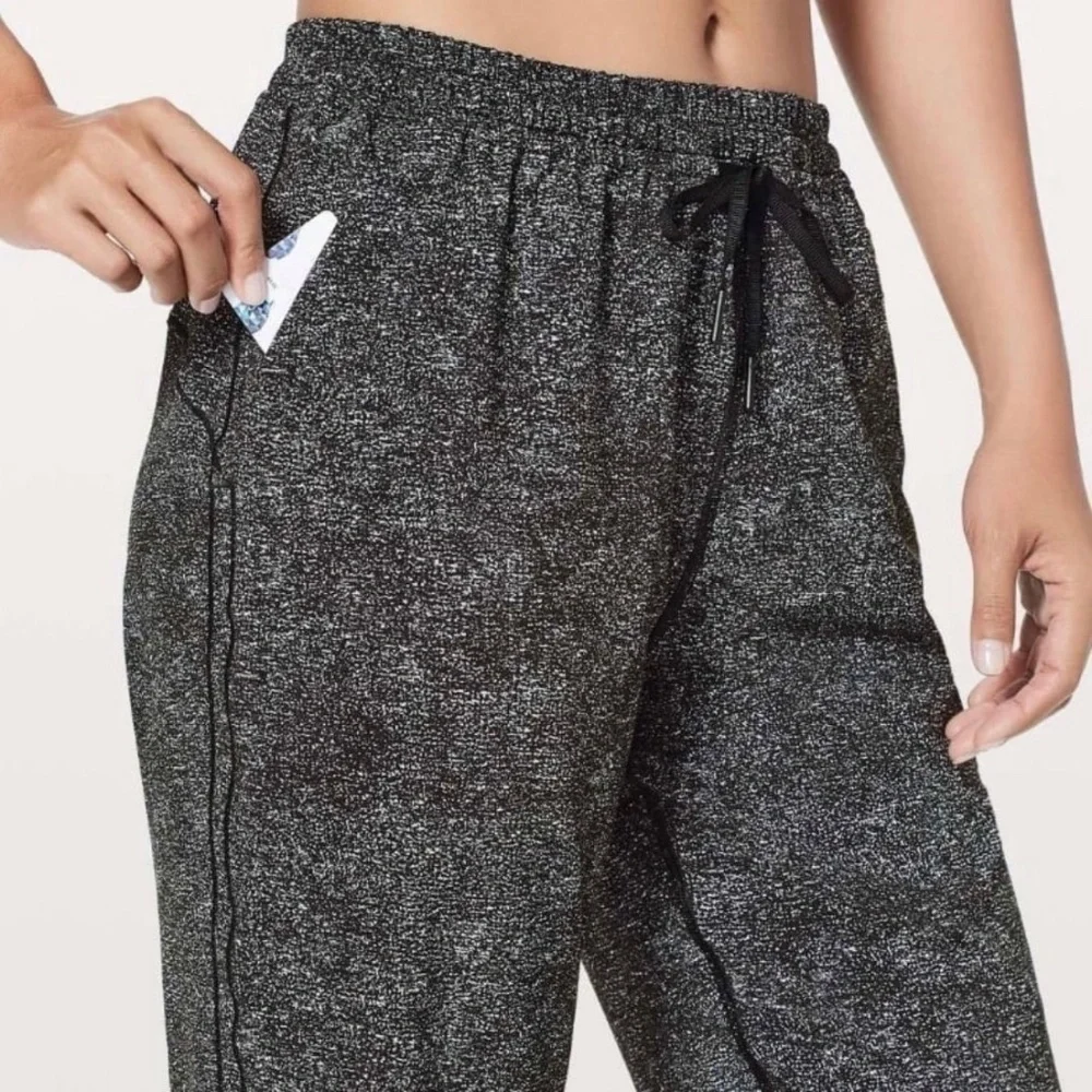 Lululemon Keep It Classic Crop White Noise Alpine White Black